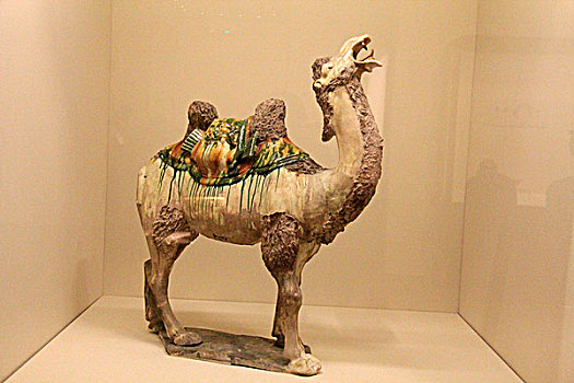 三彩釉陶载物骆驼