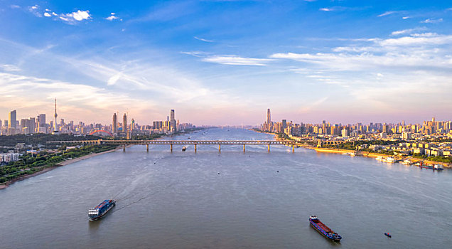武汉长江大桥与长江航运