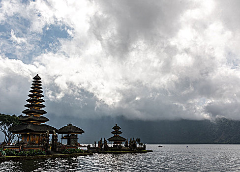 寺庙,普拉布拉坦寺,布拉坦湖,西部,岸边,北方,巴厘岛