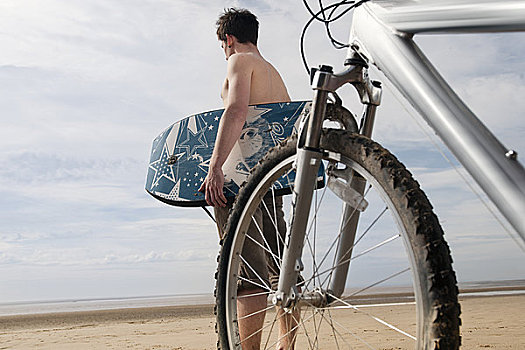 男人,海滩,自行车,趴板