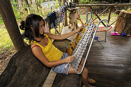 哥斯达黎加,靠近,阿雷纳尔,家,小,乡村,女青年,演奏,木琴