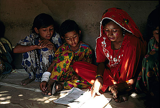 群体,孩子,读,班级,社交,小学,乡村,塔尔沙漠,信德省,省,巴基斯坦,五月,2005年