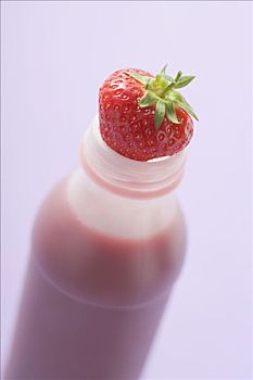草莓饮料,塑料瓶