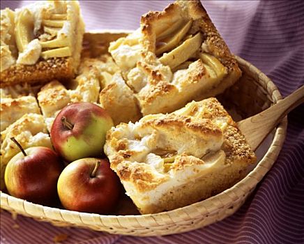 苹果蛋糕,椰蓉,蛋白甜饼