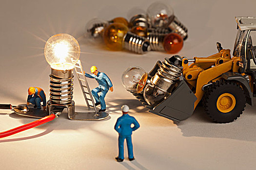 微型,电工,小雕像,工作,光亮,电灯泡
