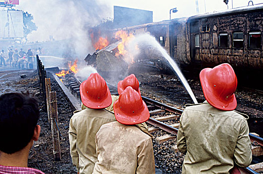 消防员,软管,火灾,撞击,跑,轨道,靠近,国际机场,达卡,孟加拉,2002年