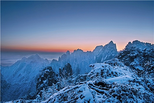 黄山雪天日出