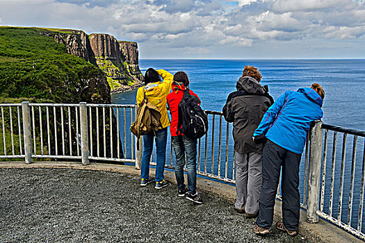 旅游,视点,苏格兰式短裙,石头,悬崖,斯凯岛,苏格兰,英国,欧洲
