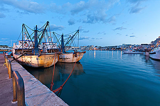 老,捕鱼,船,港口,特拉尼,晚上,阿普利亚区,意大利南部,意大利,欧洲