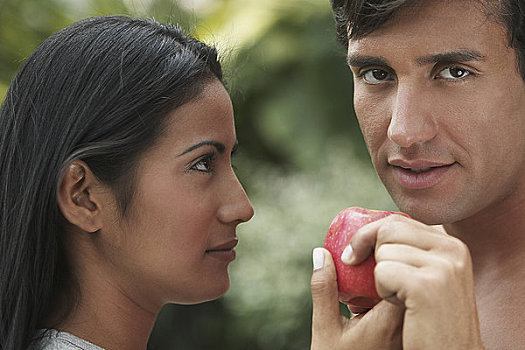 特写,年轻,情侣,拿着,苹果