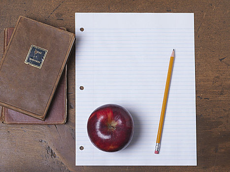 静物,苹果,纸,铅笔,书本,书桌