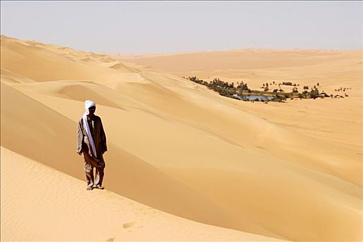 柏柏尔人,走,沙漠,沙子,绿洲,远景,利比亚