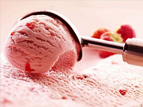 草莓冰激凌,冰淇淋球
