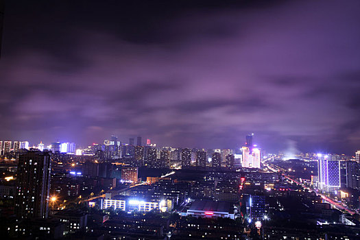 璀璨灯光扮靓城市夜空,港城日照简直美爆了