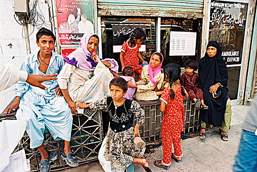 女人,丈夫,孩子,户外,中心,问,帮助,固定,赡养费,八月,2004年,名字,巴基斯坦,工作,悲伤