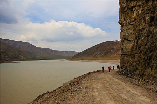 高海拔户外徒步-青海省贵德松巴藏族村寨徒步一路风光