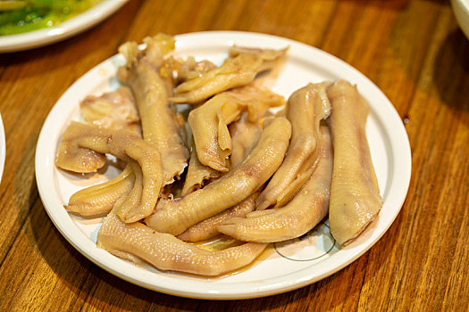 台湾美食传统的小吃熏鹅掌