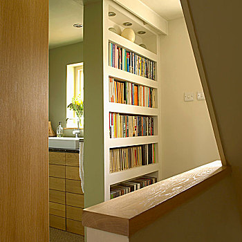 书架,浴室,楼梯