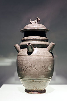 南京博物院馆藏宋青釉五嘴瓷盖罐