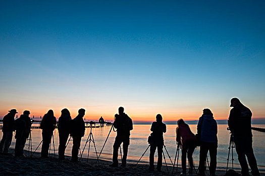 人,摄影,海滩,靠近,码头,日落,波罗的海,茨因斯特,费施兰德-达斯-茨因斯特,梅克伦堡前波莫瑞州,德国,欧洲