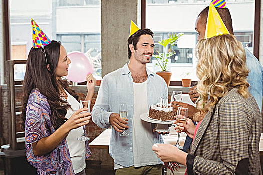 高兴,商务人士,庆贺,香槟,生日蛋糕,办公室