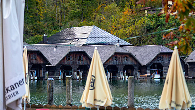 德国美丽的湖泊国王湖游艇停靠的船屋
