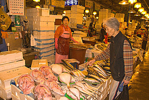 女人,鲜鱼,一个,摊亭,渔业,批发,市场,首尔,韩国