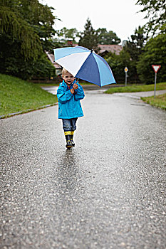 幼儿,男孩,伞,途中