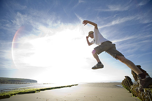男人,半空中,跳跃,晴朗,海滩