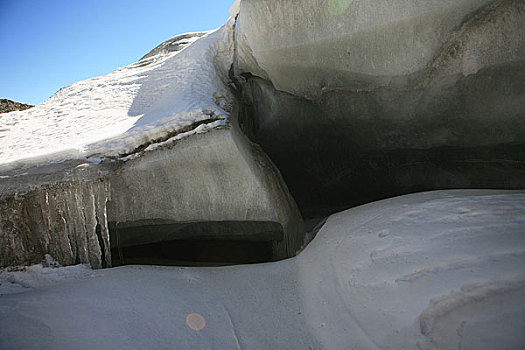 青海,可可西里,马兰冰川,冰川向下推进时,里面夹杂了很多碎石
