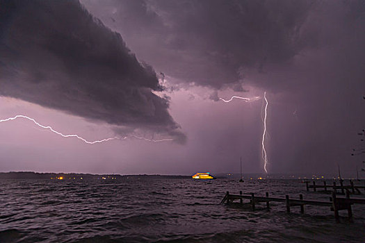 风暴,闪电,施塔恩贝格湖,巴伐利亚,德国