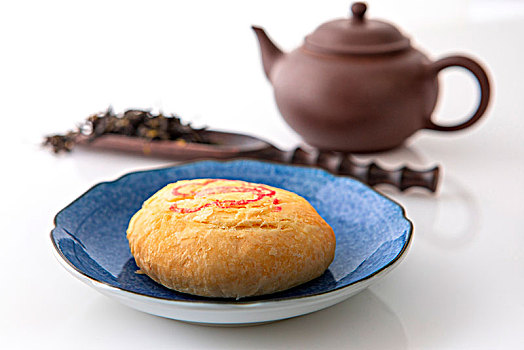一家人团聚过中秋节,赏月喝茶吃月饼,台中太阳饼