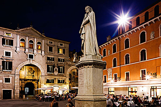 雕塑,但丁,广场,夜景,维罗纳,意大利,欧洲