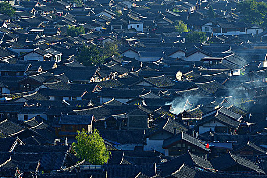 中国丽江小镇屋顶