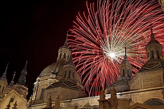 烟花,比拉尔节,爆炸,上方,大教堂,萨拉戈萨,阿拉贡,西班牙