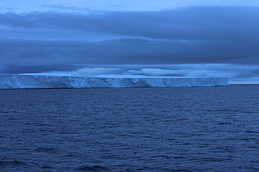 南极洲巨大浮冰
