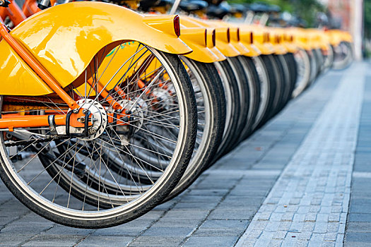 现代城市中的智能共享单车