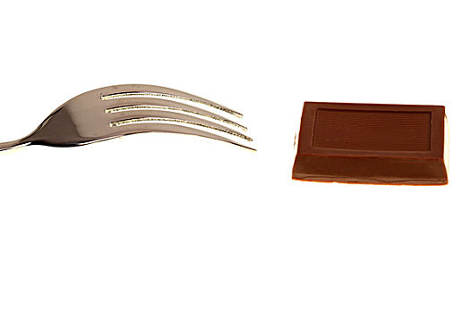 银色叉子和棕色巧克力