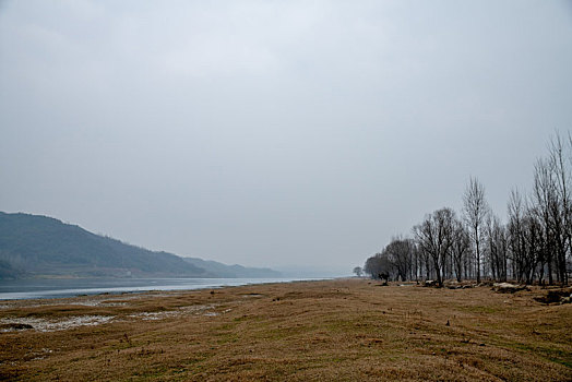 汉水岸边