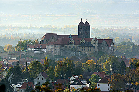 城堡,山,教区教堂,早晨,雾气,世界遗产,靠近,奎德琳堡,萨克森安哈尔特,德国