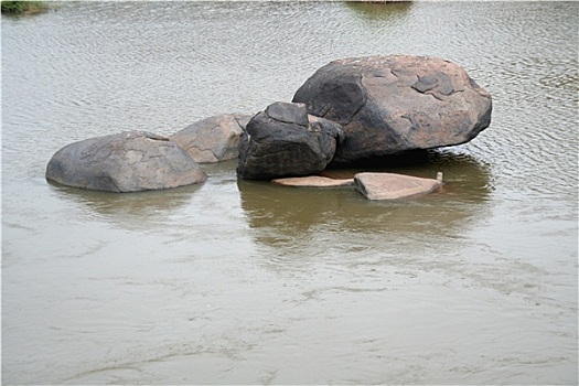 河,石头
