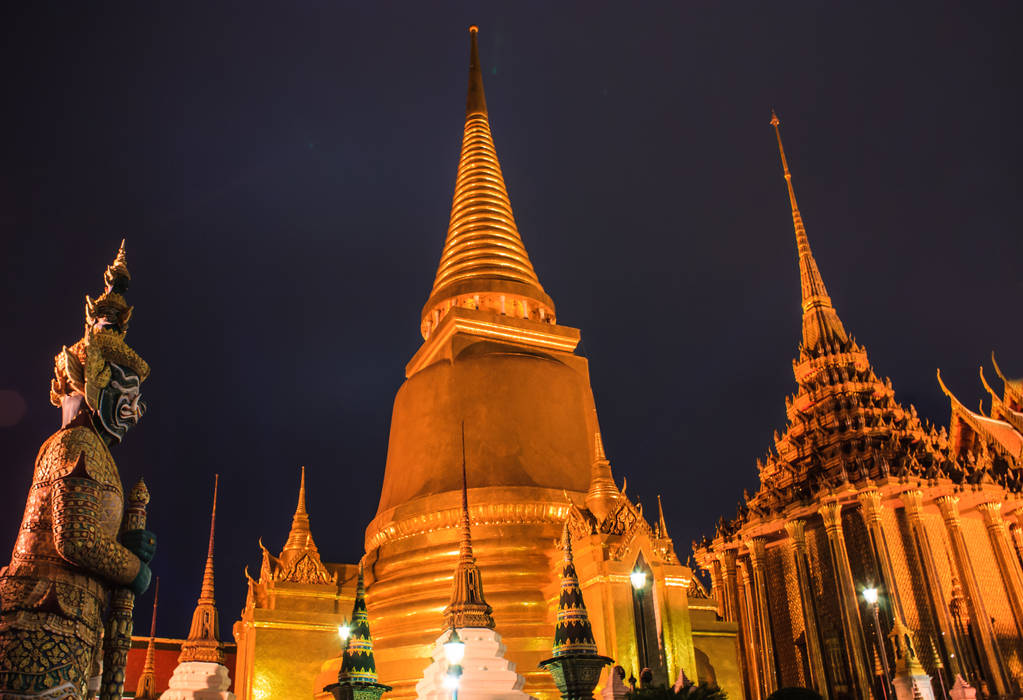 泰国大皇宫夜景图片