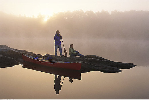 伴侣,岩石上,湖,独木舟,安大略省,加拿大