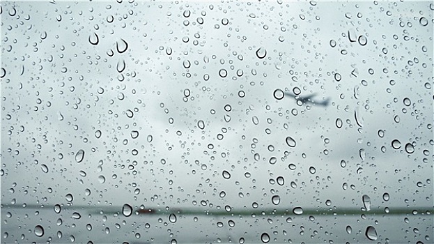 下雨,机场