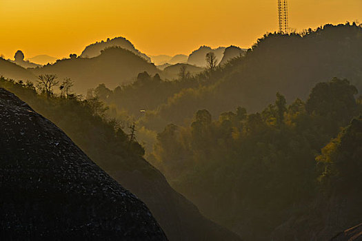 山,太阳,逆光,刺眼,线条,层次,驴友,旅行,地质公园,丹霞地貌,灌木,水潭,素材,质感,设计,细腻,纹理,树