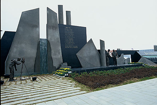 长江三峡三峡大坝截流纪念园抽象雕塑