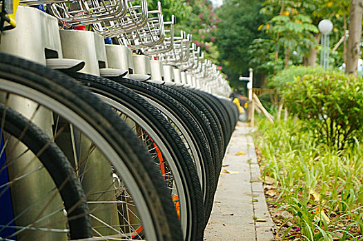 城市人行道公共自行车租赁设施
