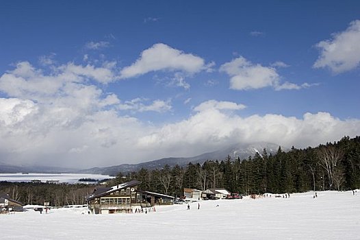 湖岸,滑雪区