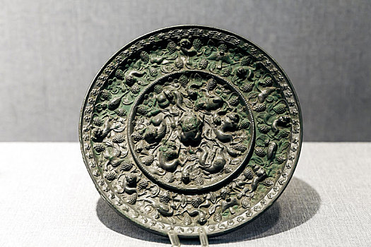 唐代海兽葡萄纹镜,河南省洛阳博物馆馆藏文物
