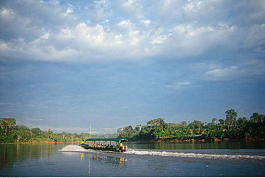 船,亚马逊雨林,厄瓜多尔